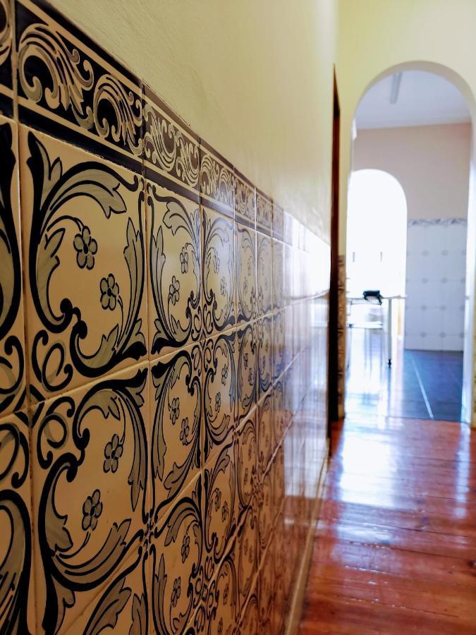 Tradicional Portuguese Apartment Lisbon Bagian luar foto