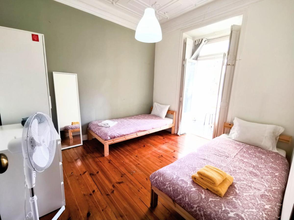 Tradicional Portuguese Apartment Lisbon Bagian luar foto