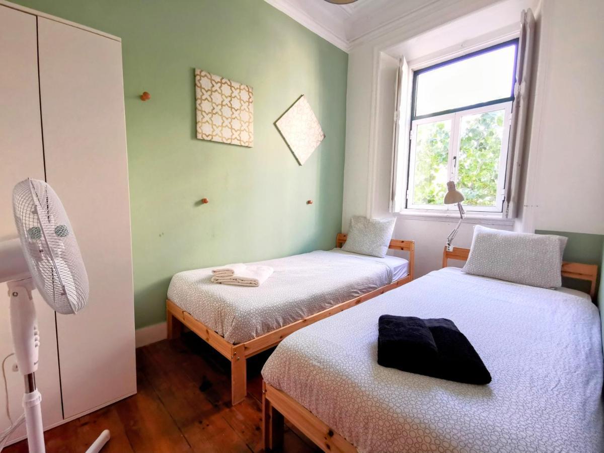 Tradicional Portuguese Apartment Lisbon Bagian luar foto