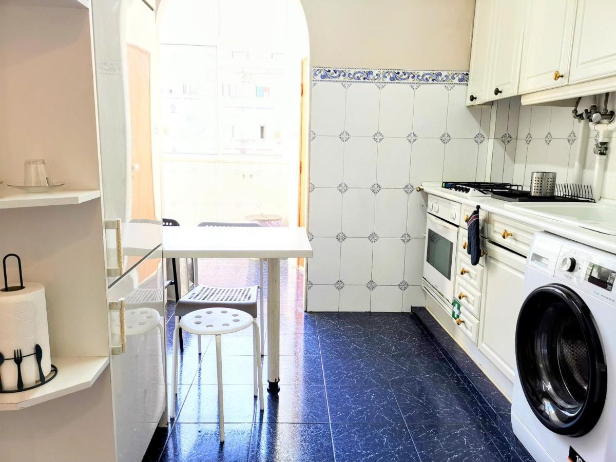 Tradicional Portuguese Apartment Lisbon Bagian luar foto